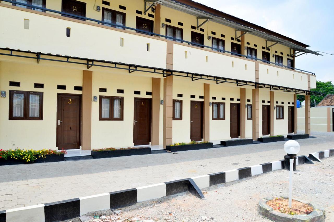 Haura Syariah Home Stay Bandar Lampung Zewnętrze zdjęcie